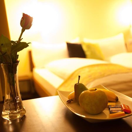 Hotel Restaurant Goldener Schluessel Altdorf Bagian luar foto