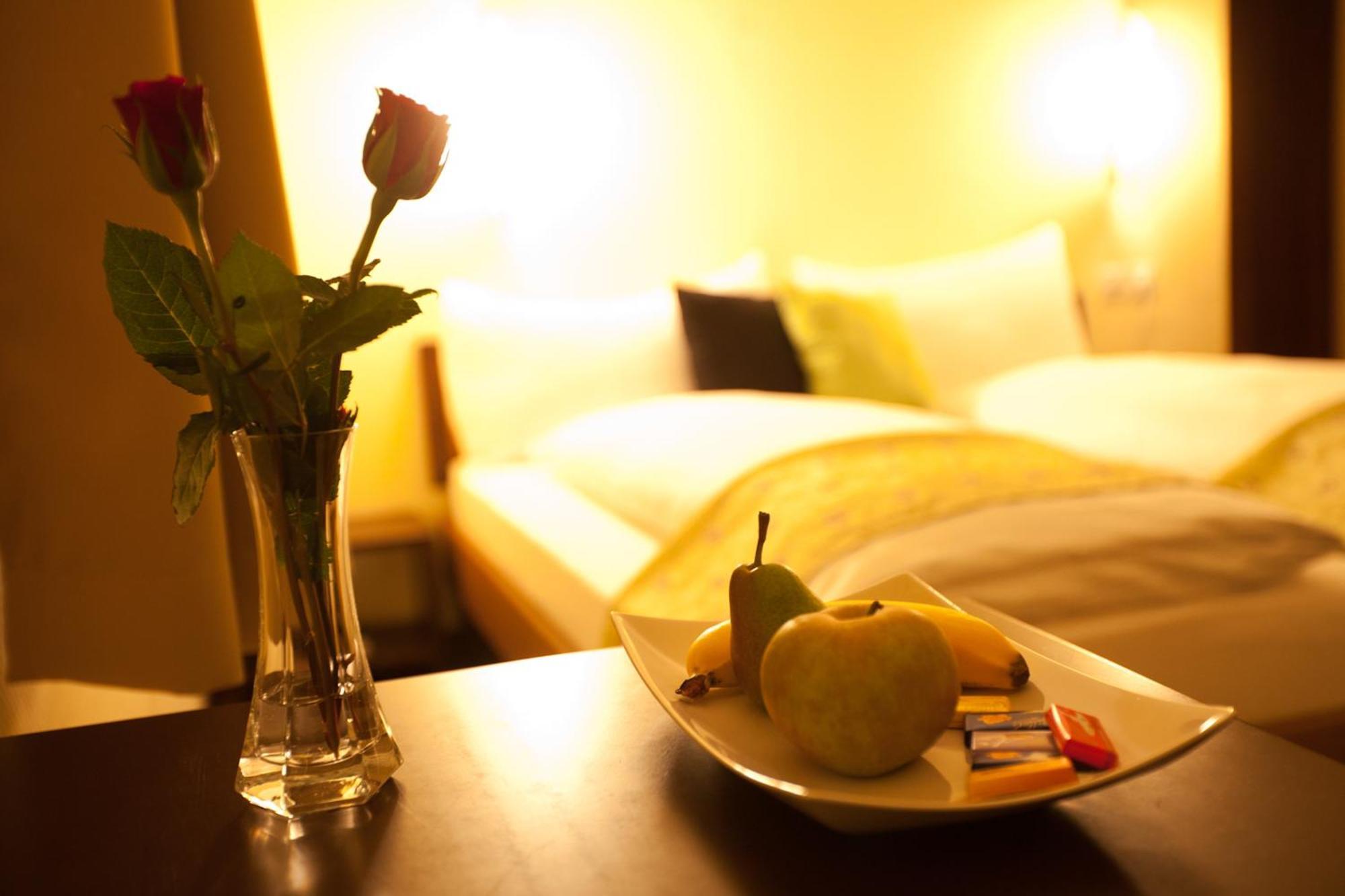 Hotel Restaurant Goldener Schluessel Altdorf Bagian luar foto