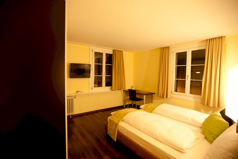 Hotel Restaurant Goldener Schluessel Altdorf Bagian luar foto