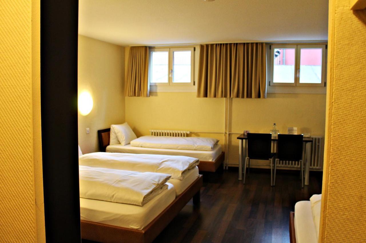 Hotel Restaurant Goldener Schluessel Altdorf Bagian luar foto
