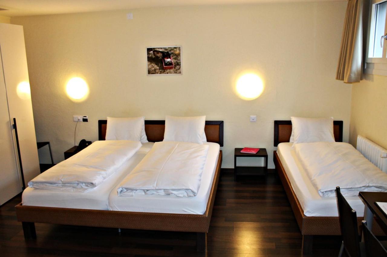 Hotel Restaurant Goldener Schluessel Altdorf Bagian luar foto