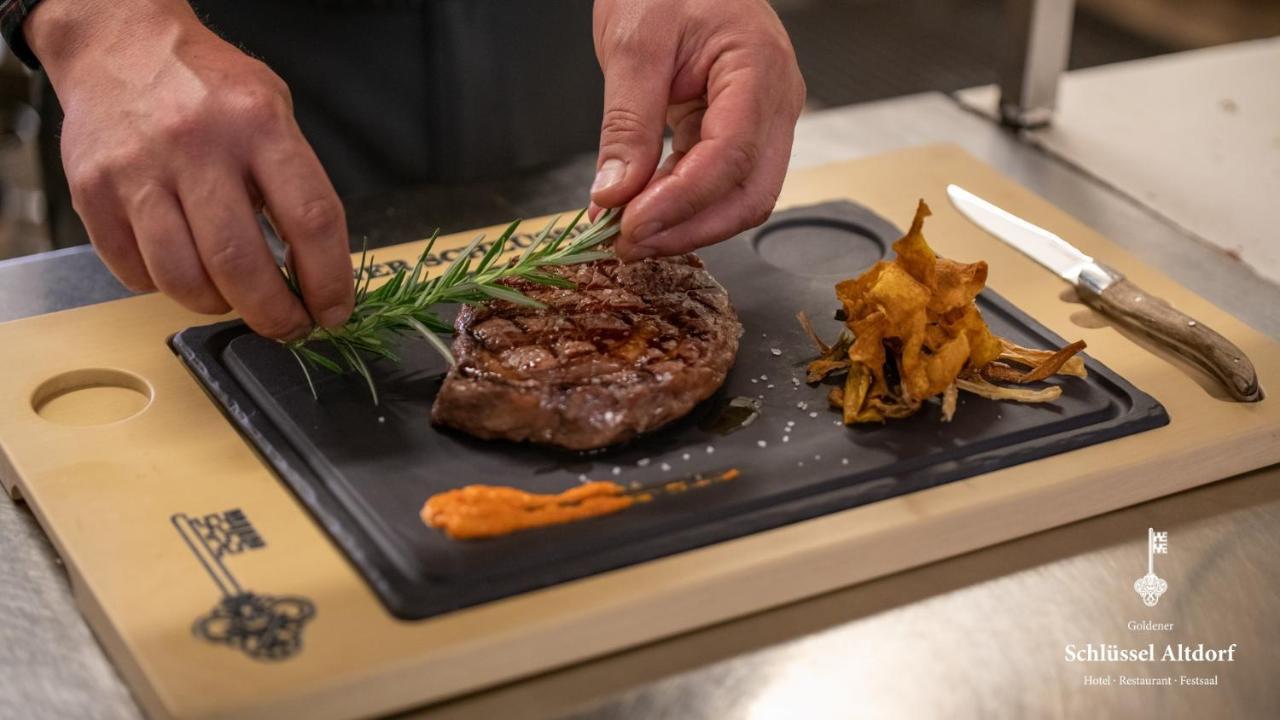 Hotel Restaurant Goldener Schluessel Altdorf Bagian luar foto