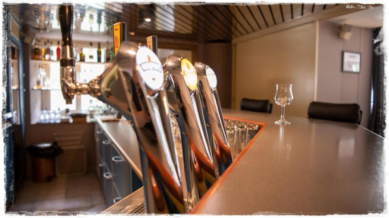 Hotel Restaurant Goldener Schluessel Altdorf Bagian luar foto